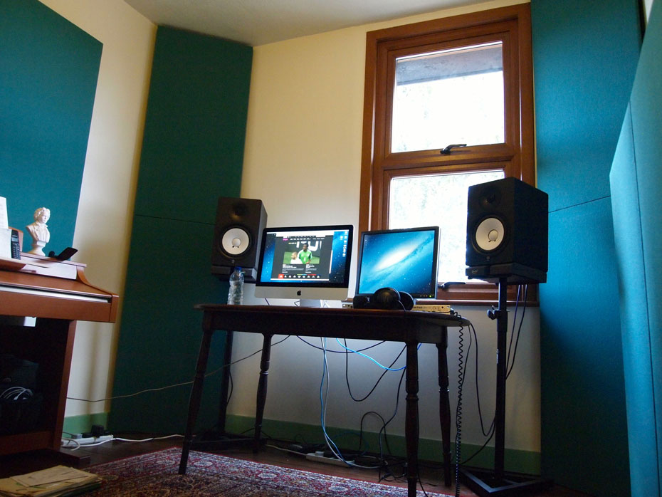BF-612 corner bass traps and BF-125 reflection point acoustic wall panels in home studio 